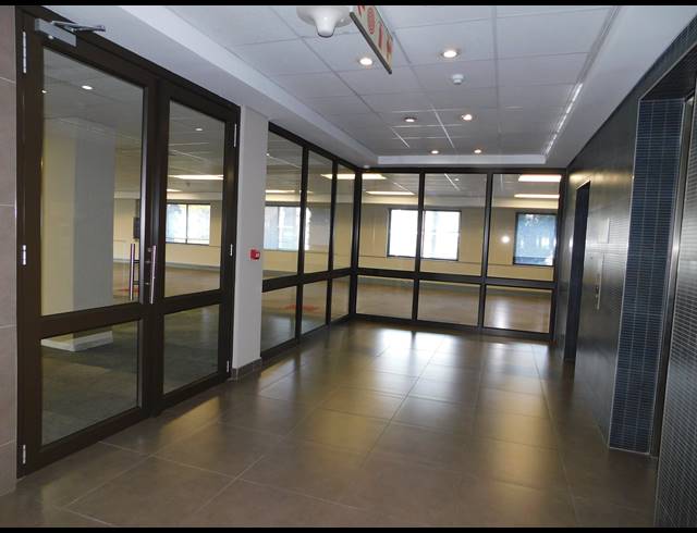 1,558M² OFFICE TO LET IN PARKTOWN